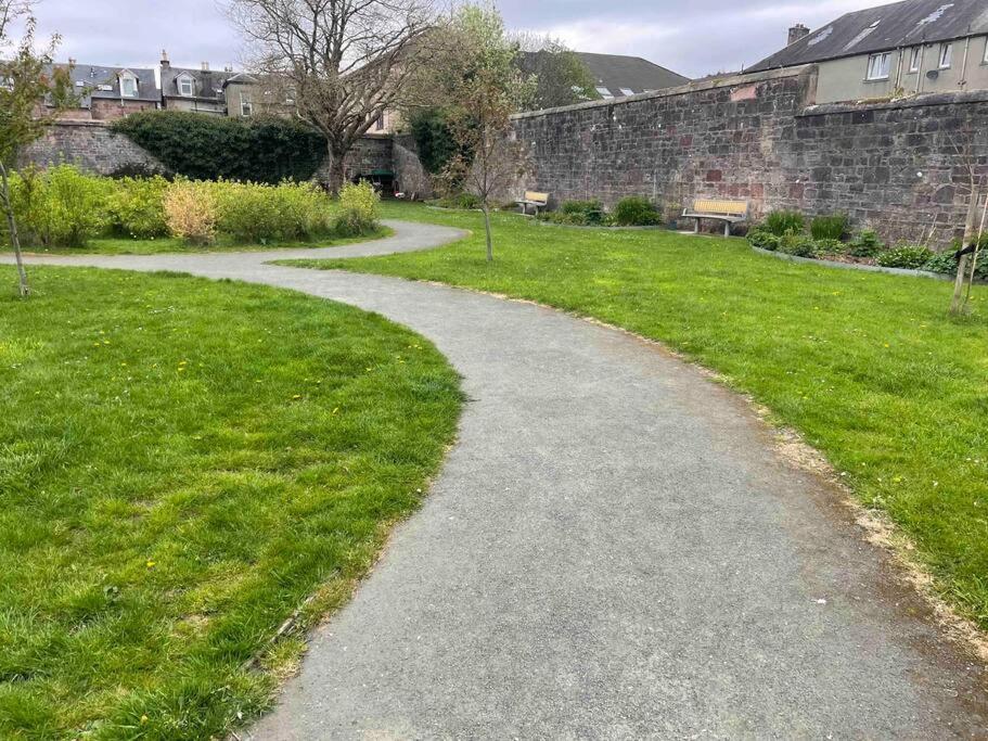 Cosy James Street Park 2 Bedroom, Ground Floor Apartment, Garden Helensburgh Eksteriør bilde